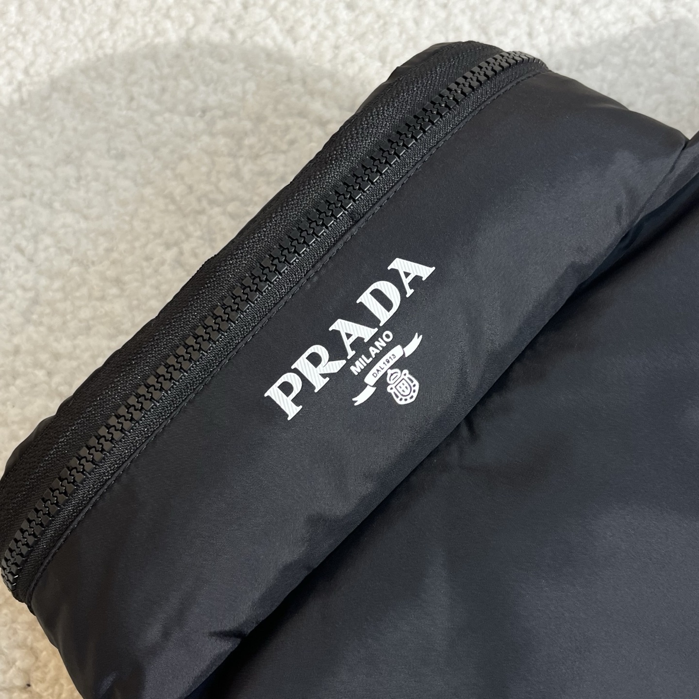 羽绒服 黑色细节