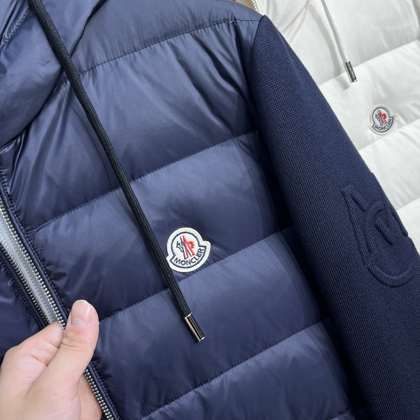 羽绒服 Moncler/蒙口 26新品90白鸭绒针织拼接连帽外套羽绒服三个颜色：提供白色、藏蓝色、黑色三