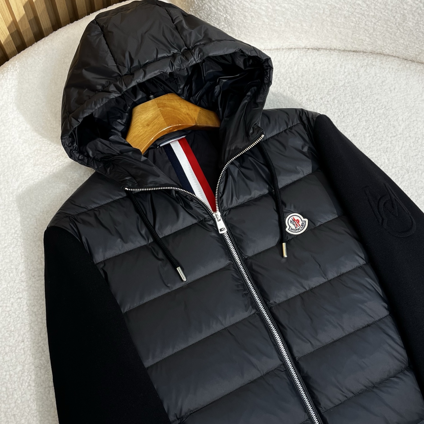 羽绒服 黑色细节