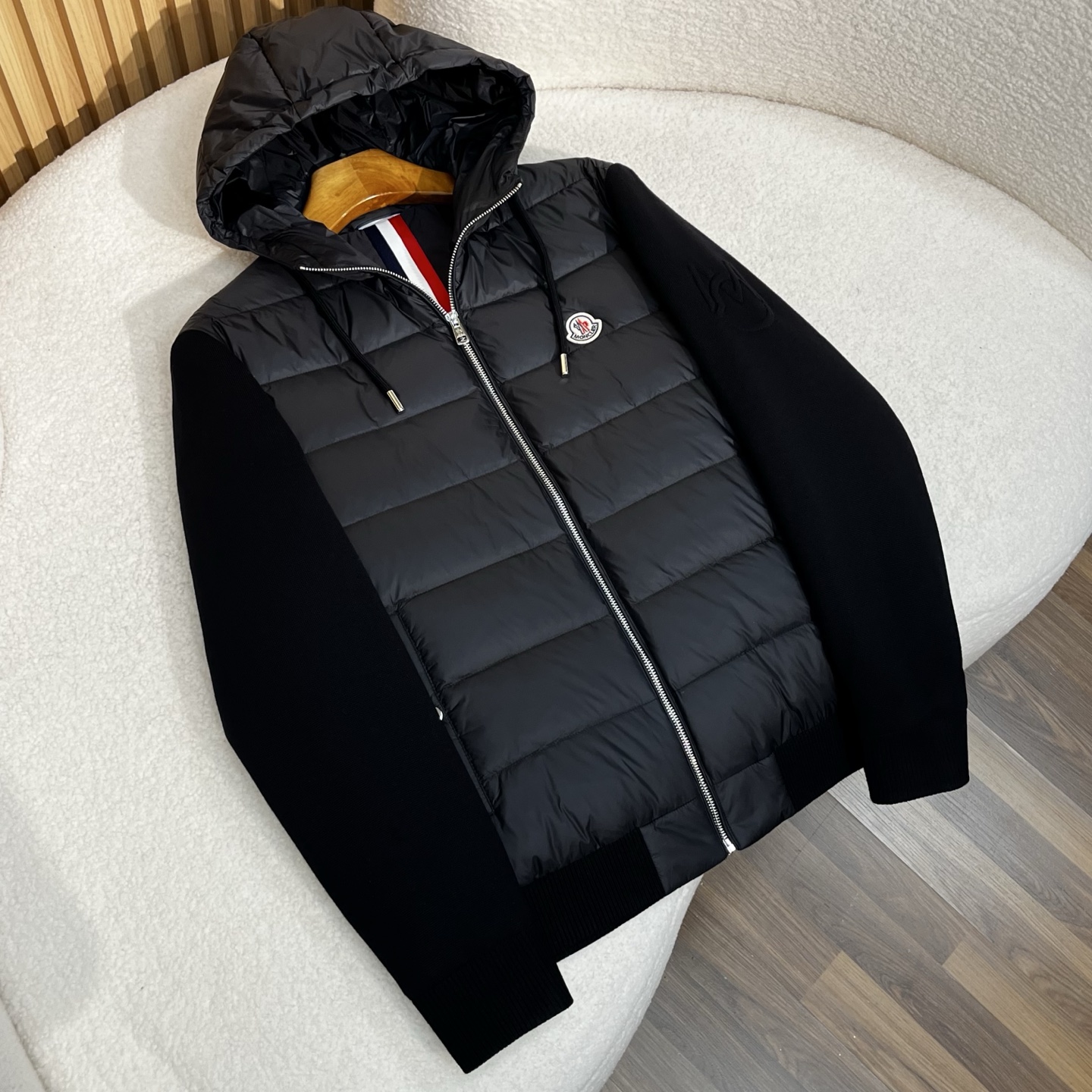 羽绒服 黑色细节