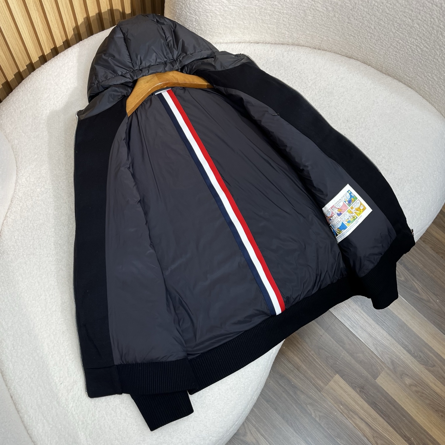 羽绒服 黑色细节