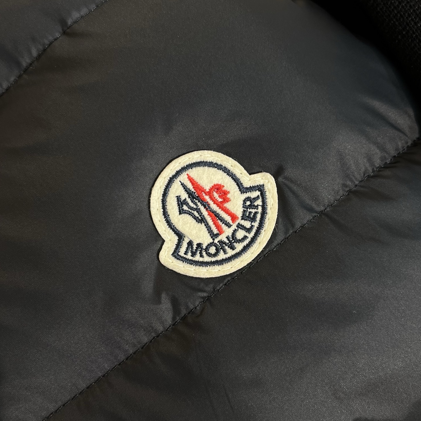 羽绒服 黑色细节