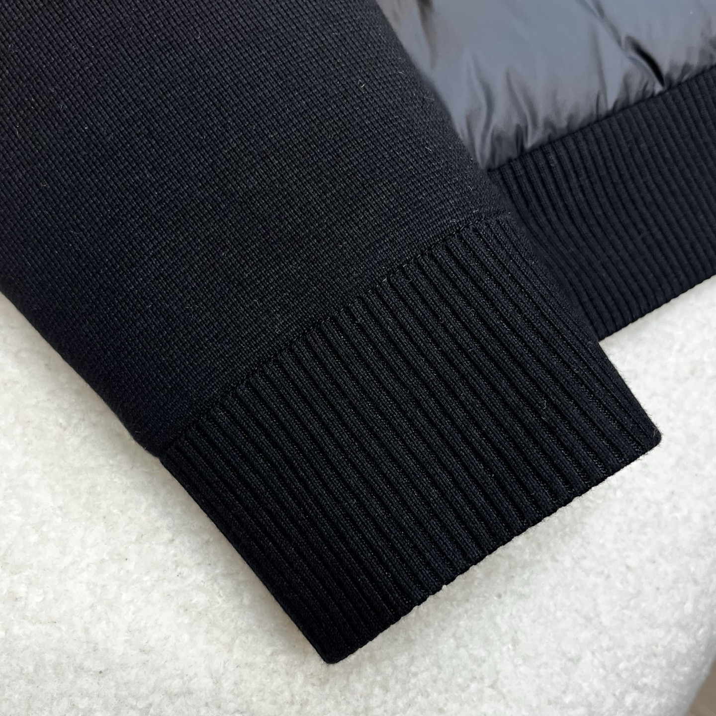 羽绒服 黑色细节