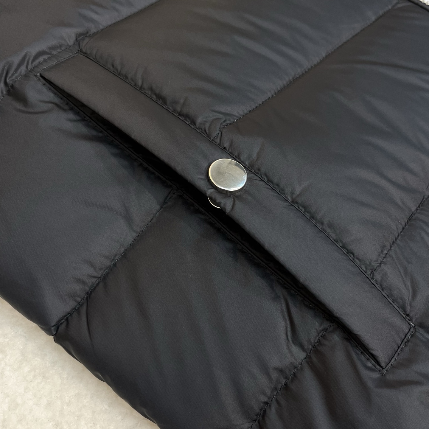 羽绒服 黑色细节