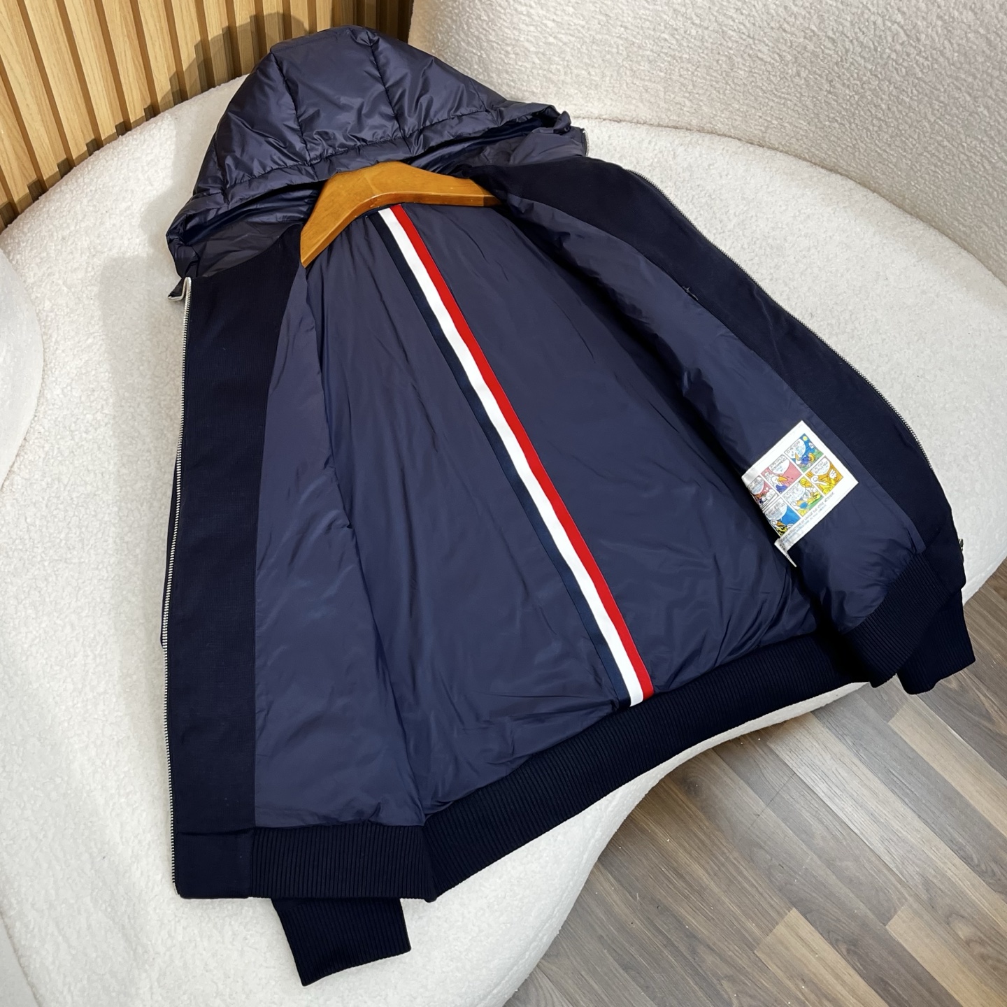 羽绒服 蓝色细节