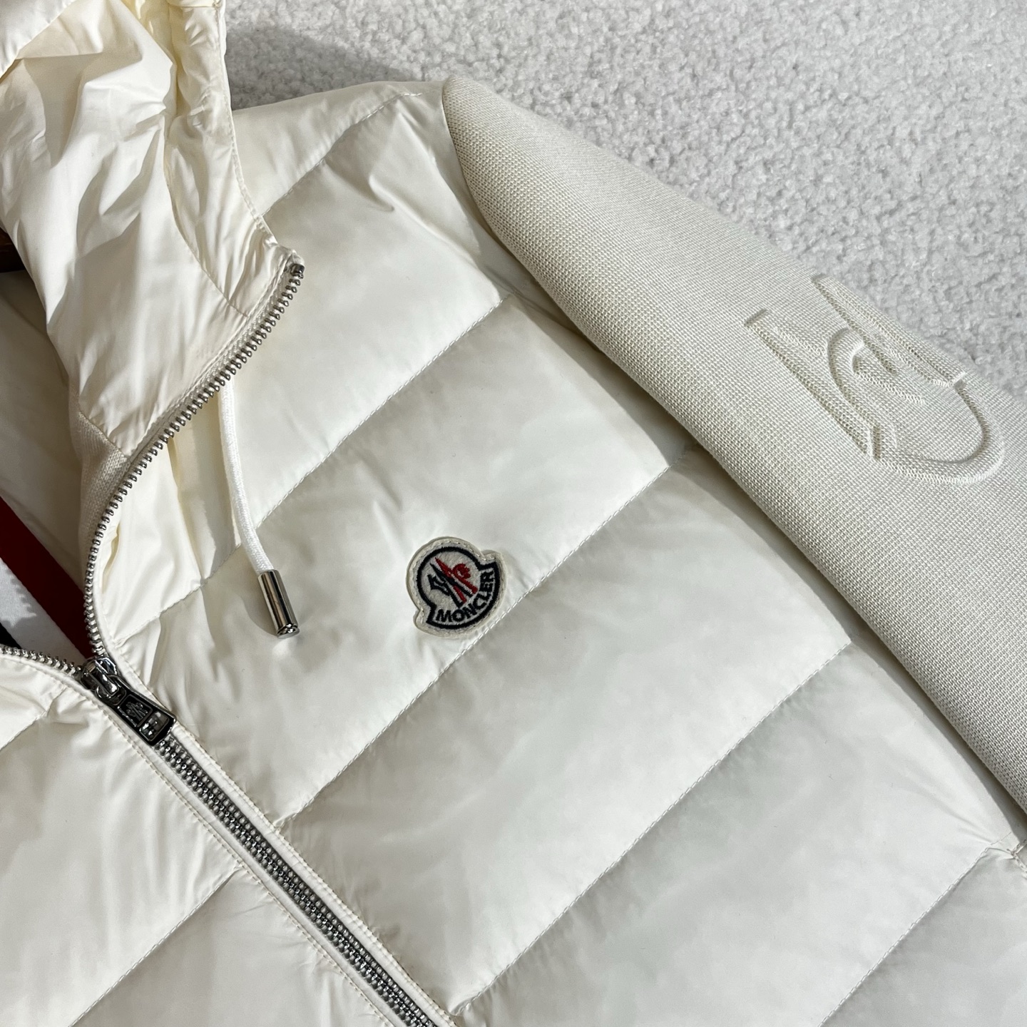 羽绒服 白色细节