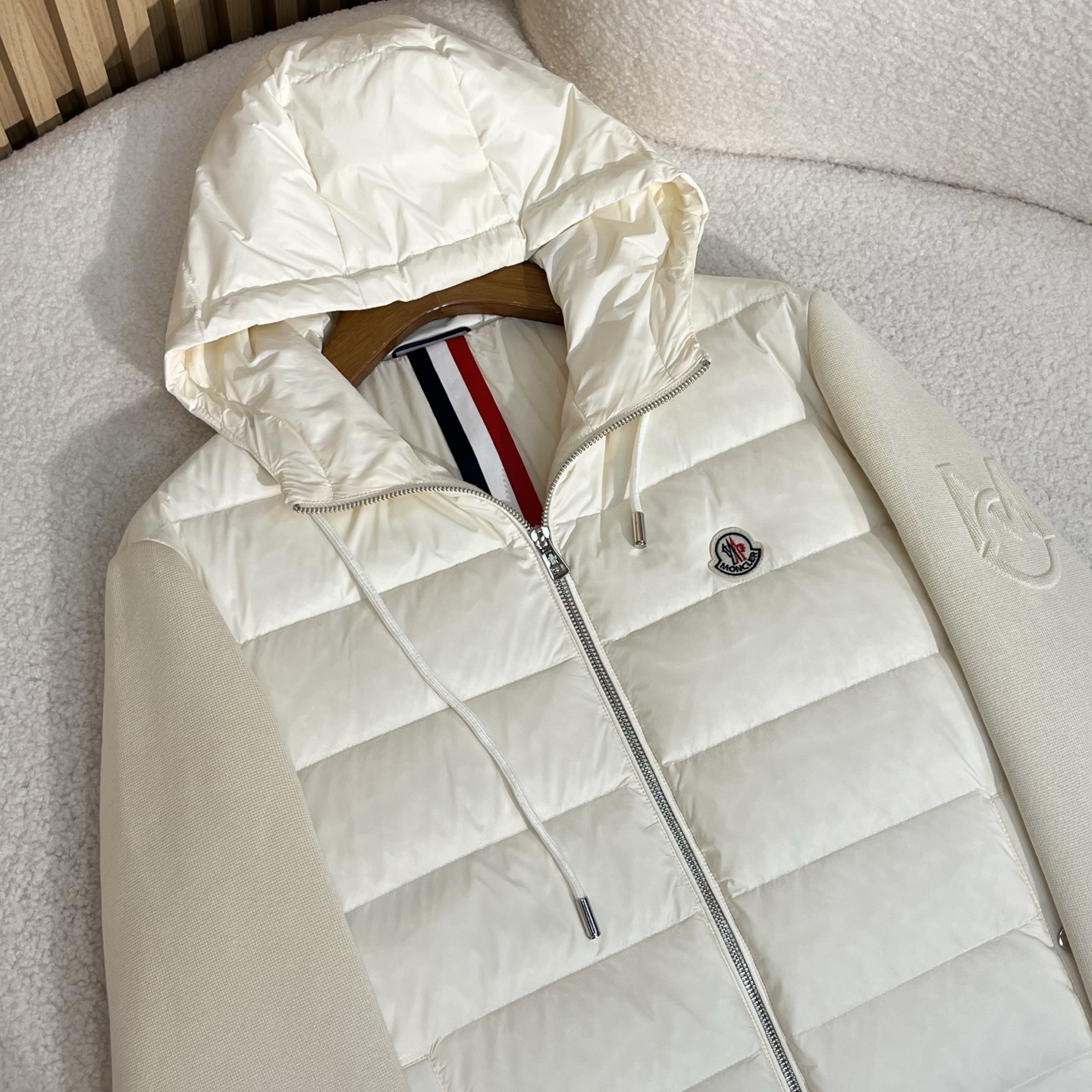 羽绒服 白色细节