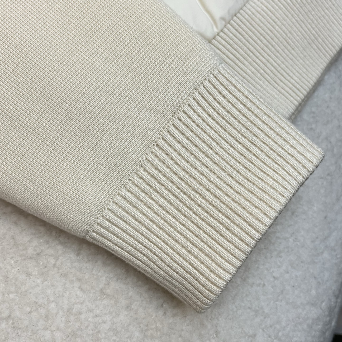 羽绒服 白色细节