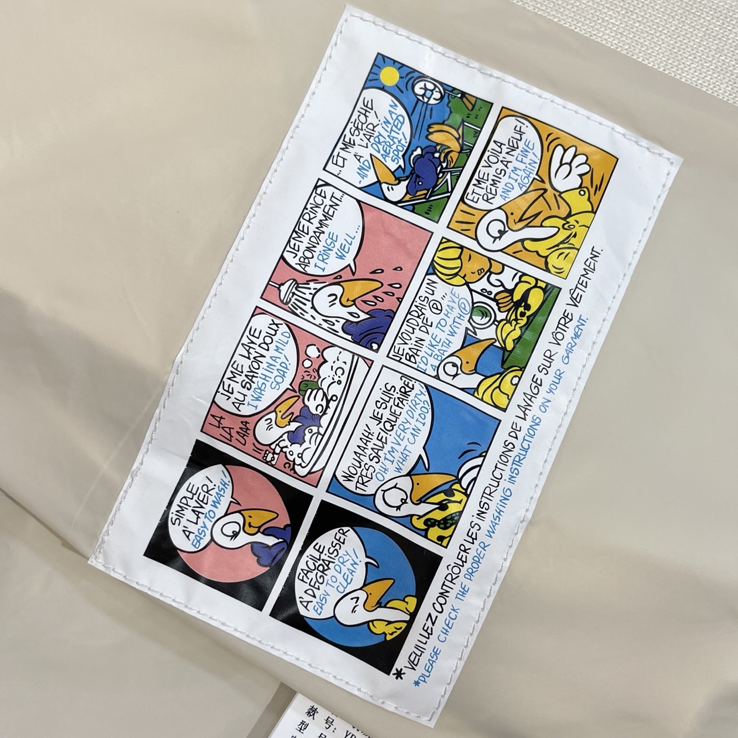 羽绒服 白色细节