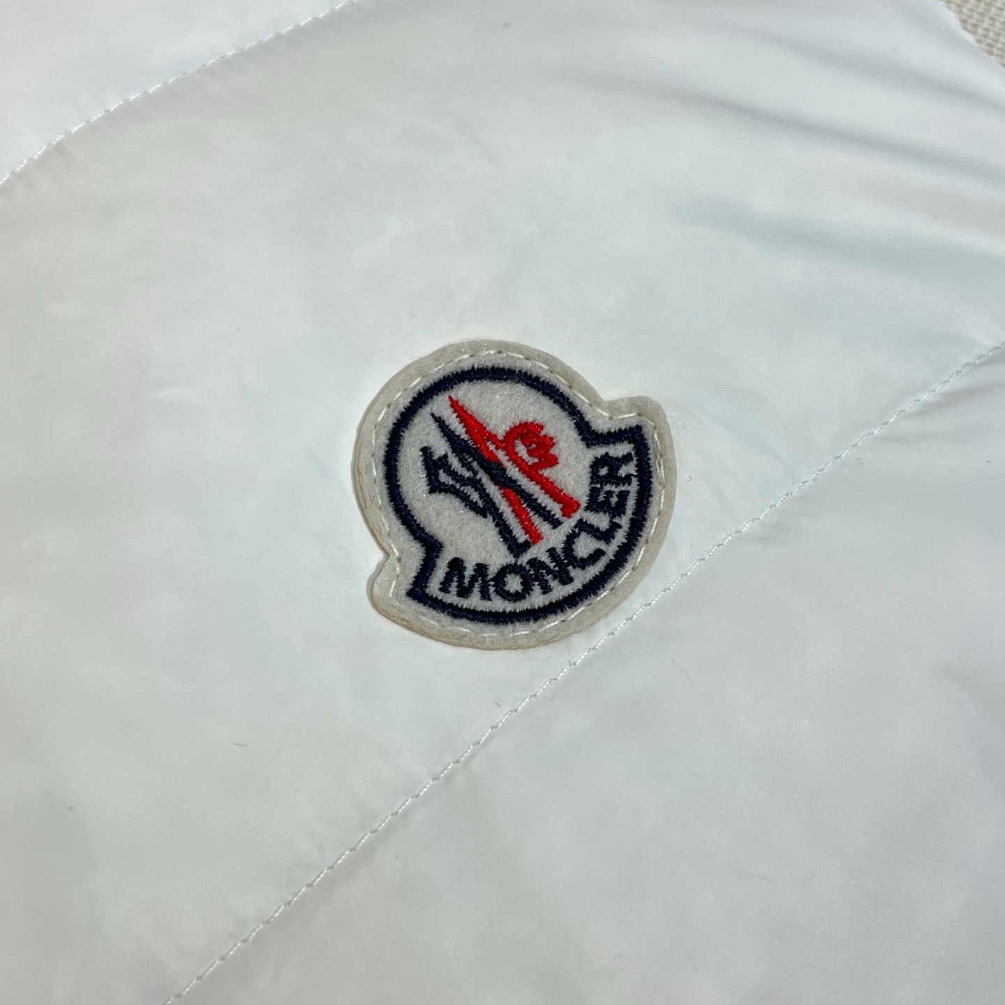 羽绒服 白色细节