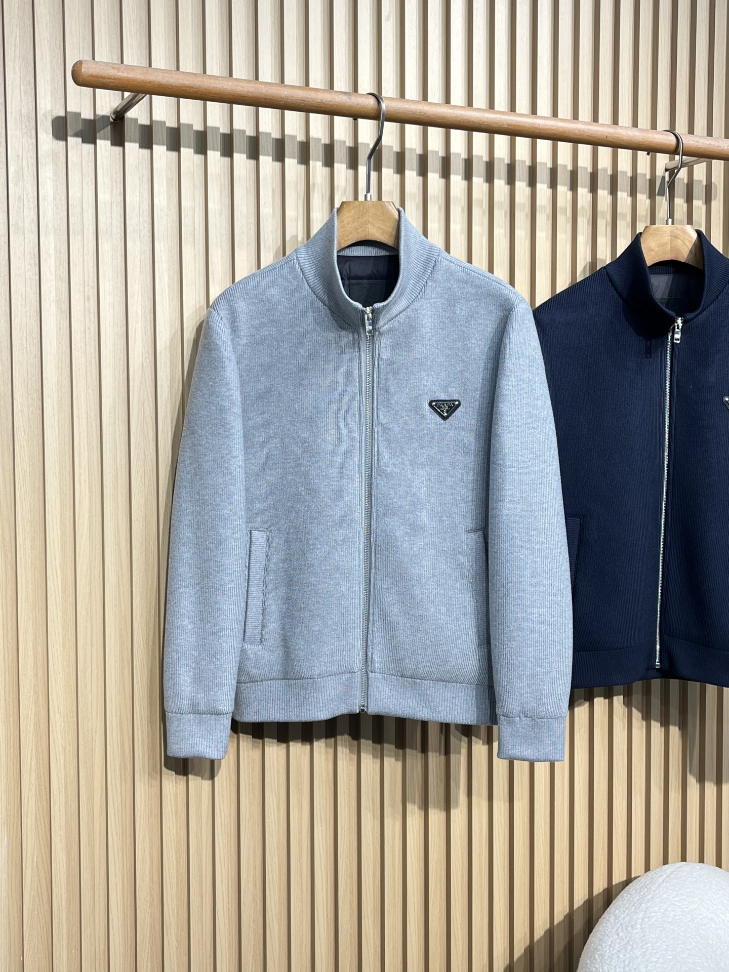 羽绒服 普拉达 25秋冬男士时尚针织羽绒服 轻奢时尚休闲风格，轻盈保暖柔软！低调系列时尚百搭，就是有型！