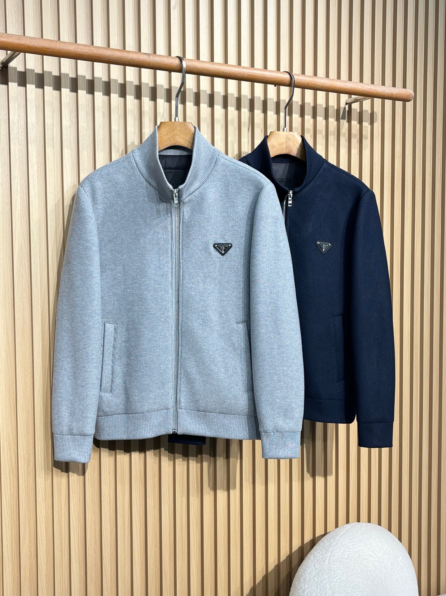 羽绒服 普拉达 25秋冬男士时尚针织羽绒服 轻奢时尚休闲风格，轻盈保暖柔软！低调系列时尚百搭，就是有型！