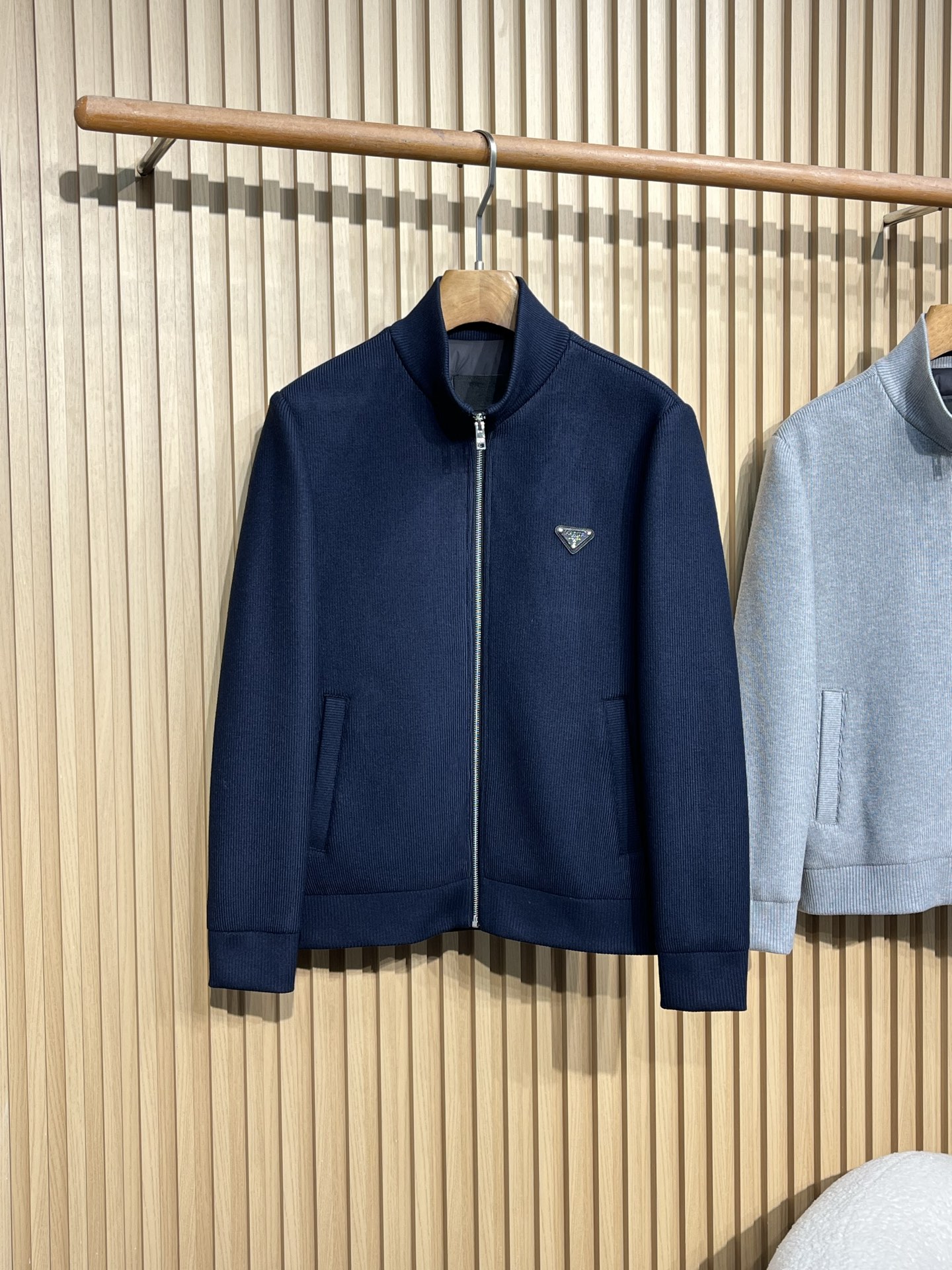 羽绒服 普拉达 25秋冬男士时尚针织羽绒服 轻奢时尚休闲风格，轻盈保暖柔软！低调系列时尚百搭，就是有型！