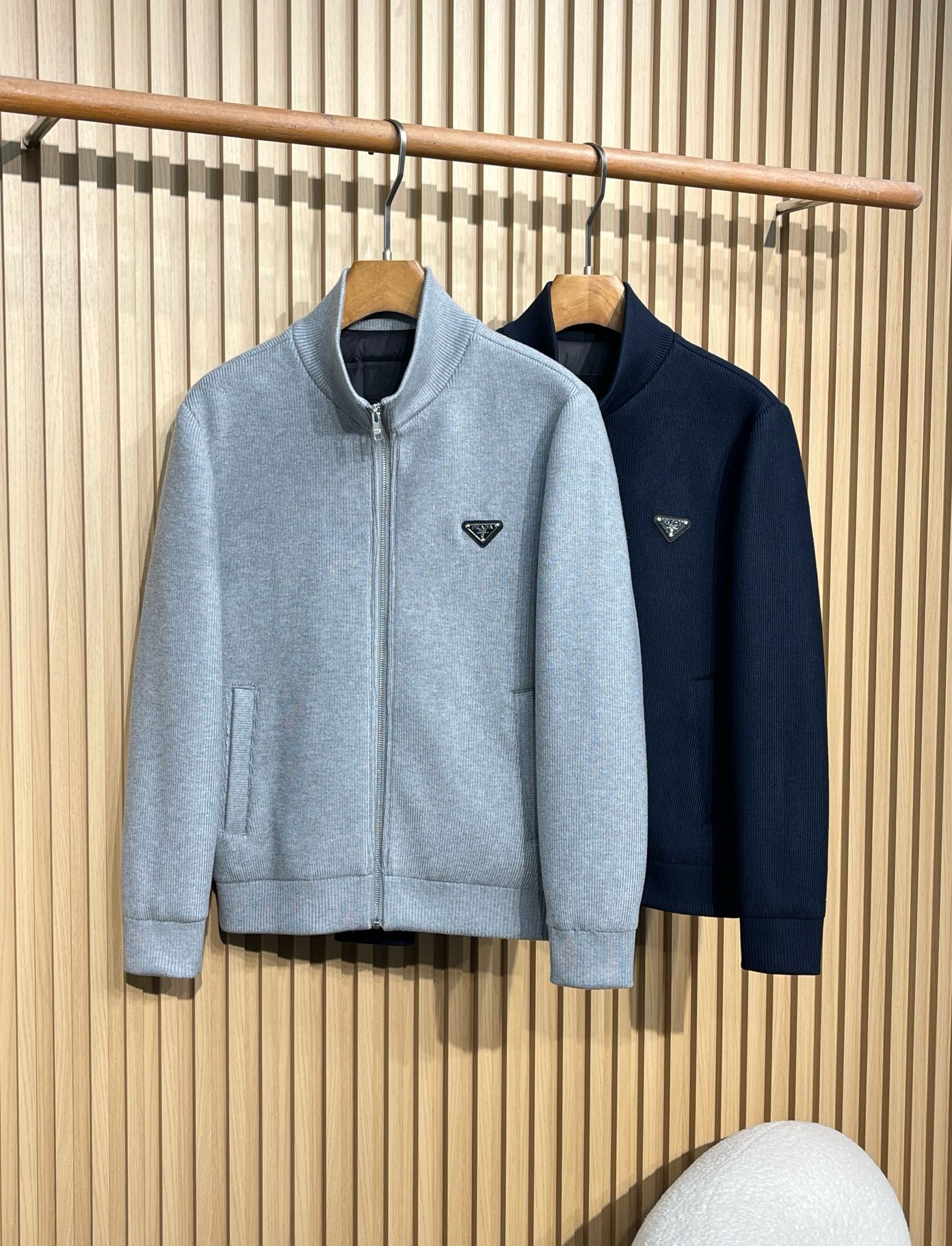 羽绒服 普拉达 25秋冬男士时尚针织羽绒服 轻奢时尚休闲风格，轻盈保暖柔软！低调系列时尚百搭，就是有型！