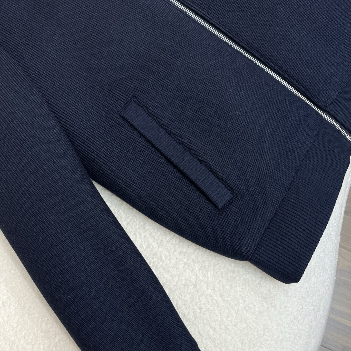 羽绒服 藏青色细节