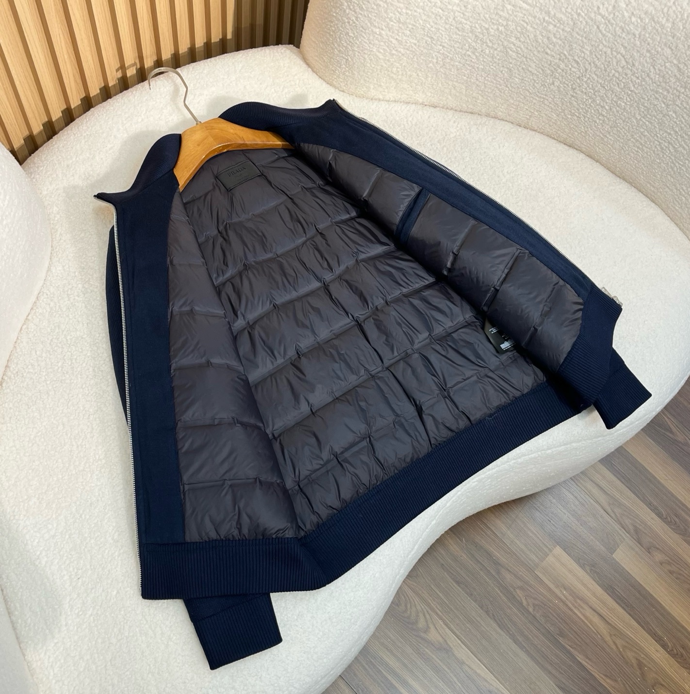 羽绒服 藏青色细节