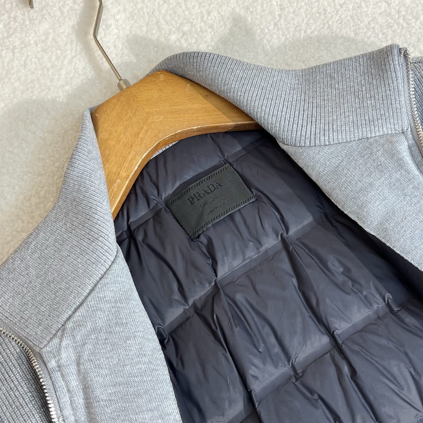 羽绒服 灰色细节