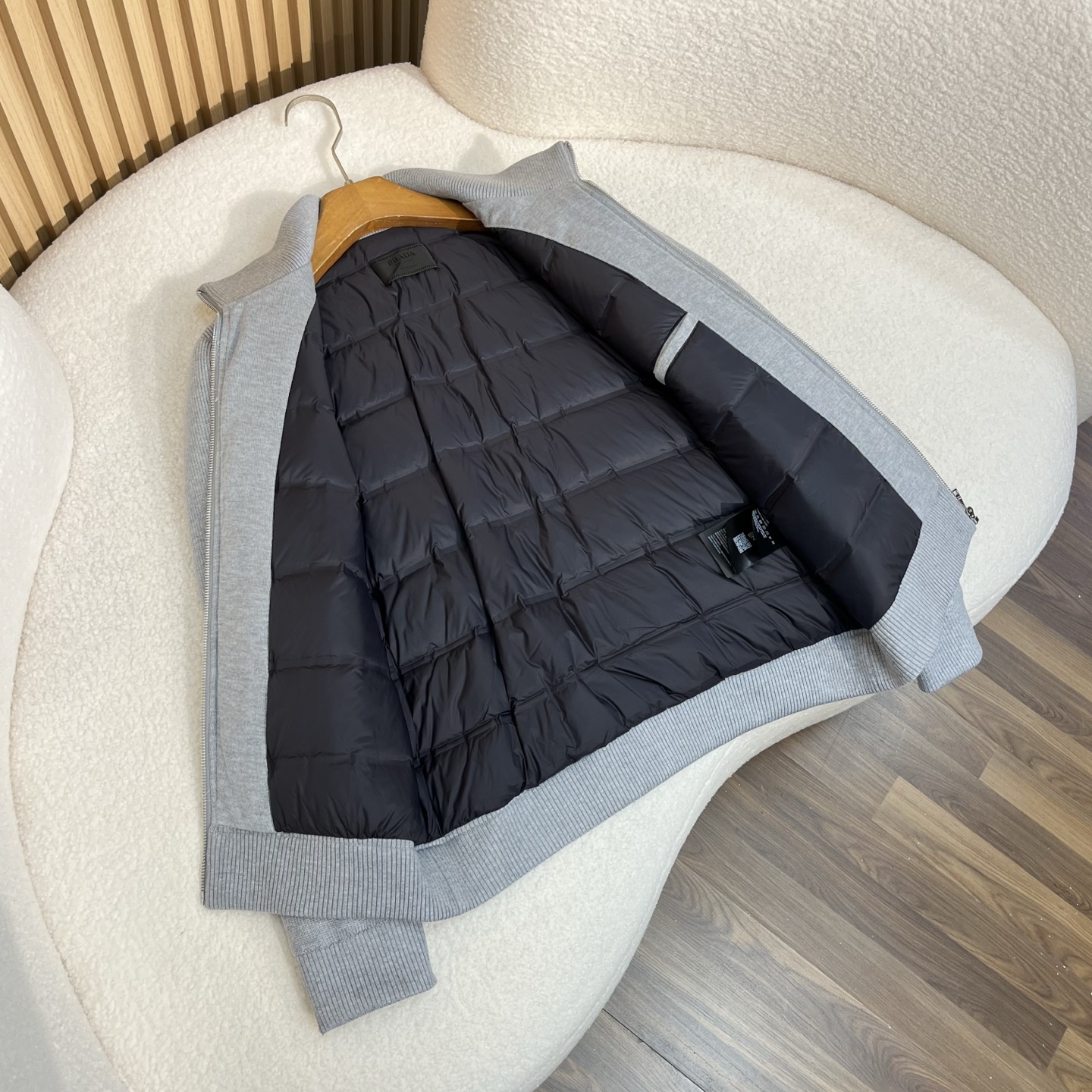 羽绒服 灰色细节