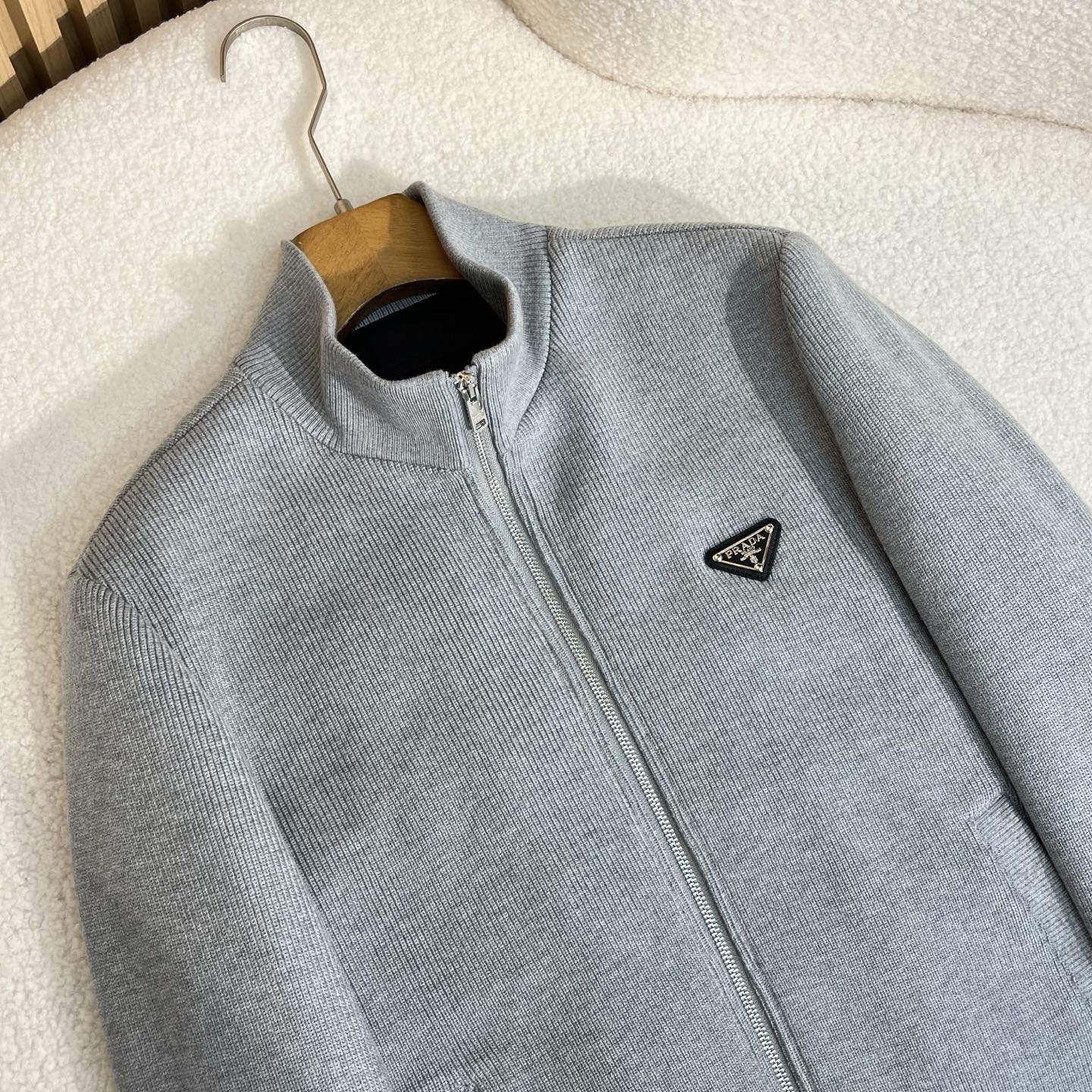 羽绒服 灰色细节