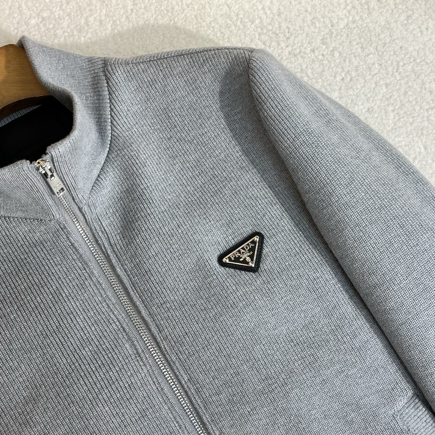 羽绒服 灰色细节