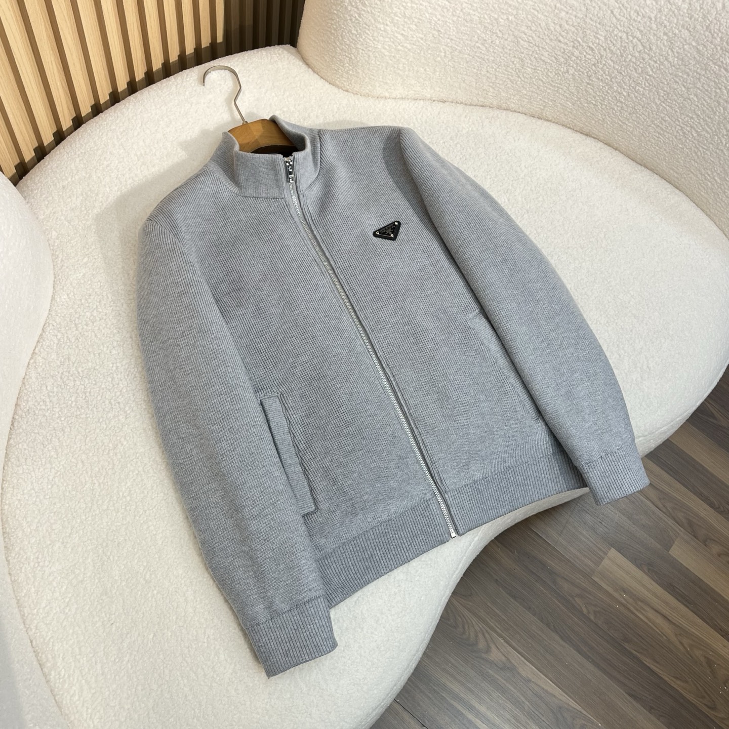 羽绒服 灰色细节