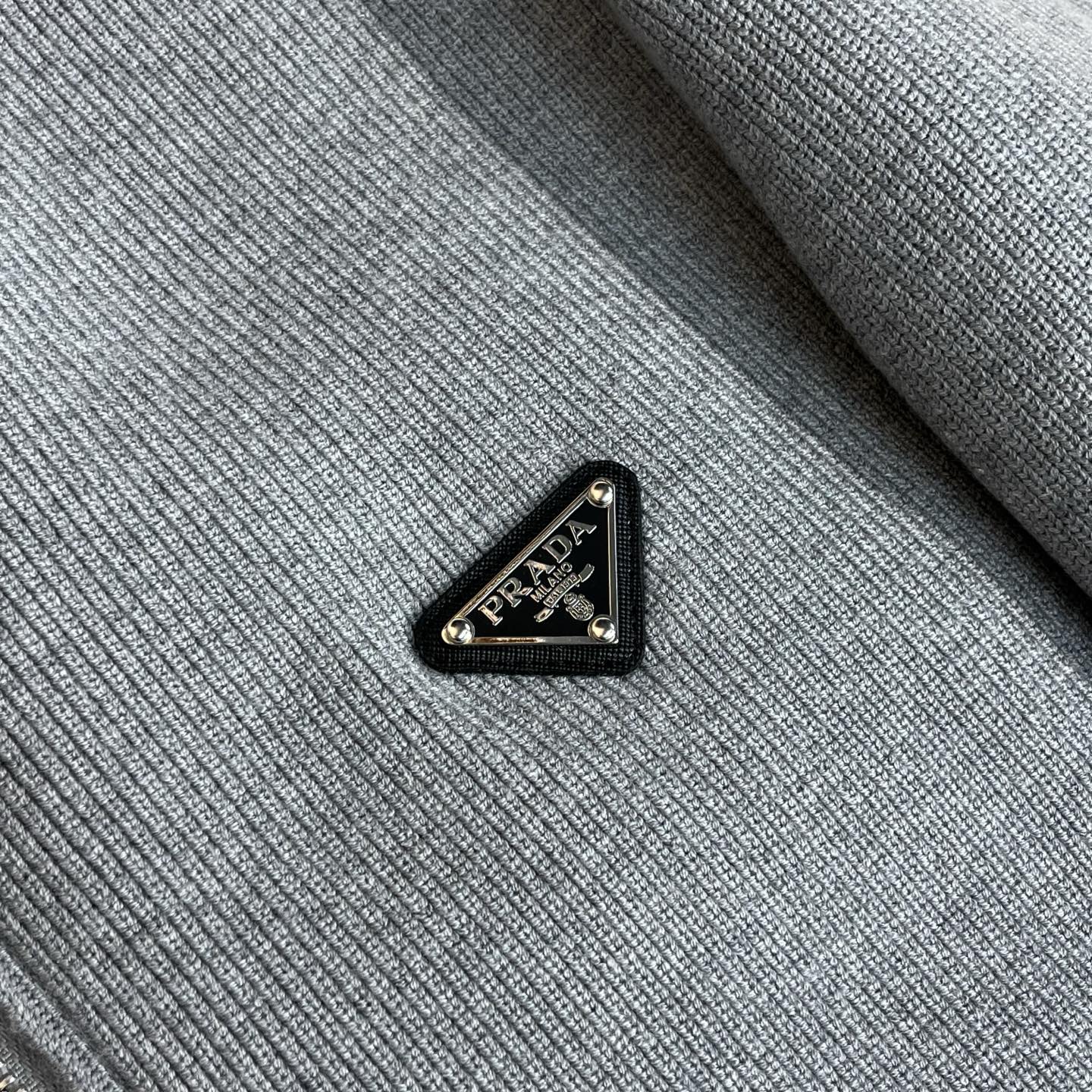 羽绒服 灰色细节