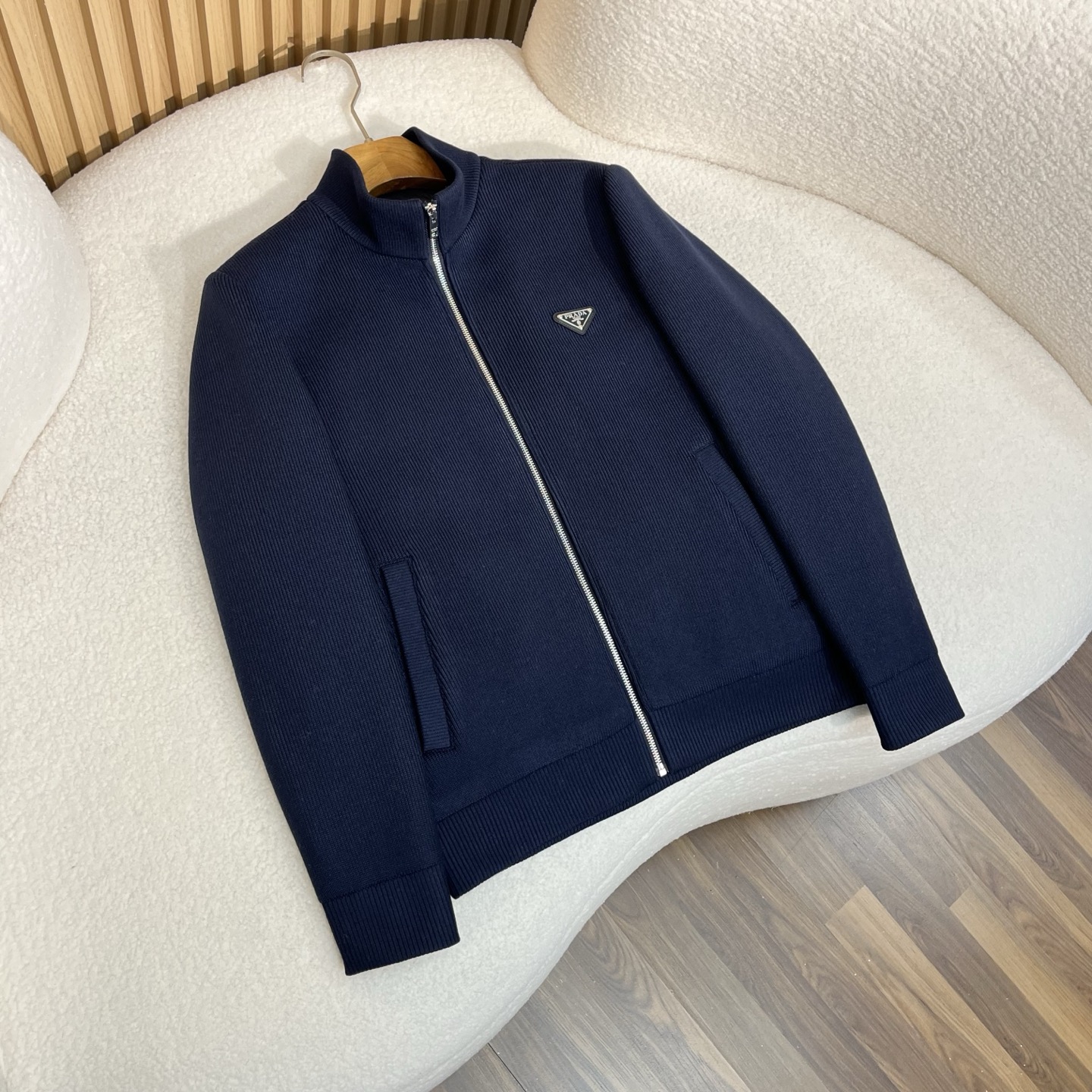 羽绒服 藏青色细节