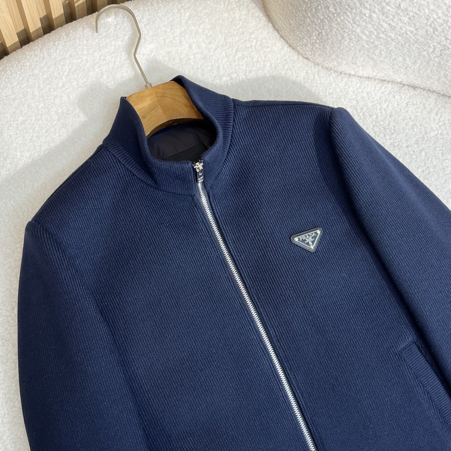 羽绒服 藏青色细节