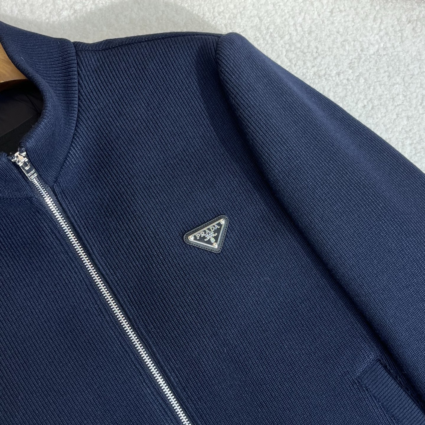 羽绒服 藏青色细节