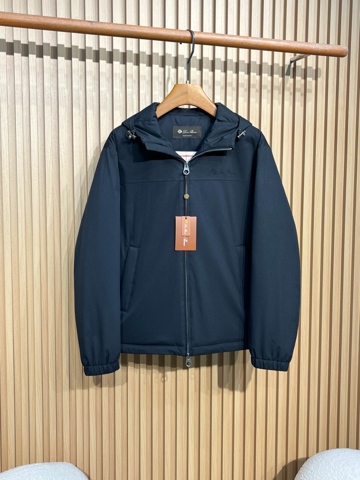 羽绒服 秋冬出品新款！lP🆕老钱风经典时尚男士连帽羽绒服，时髦奢华，今年最新流行的款式，方便轻盈保暖柔软