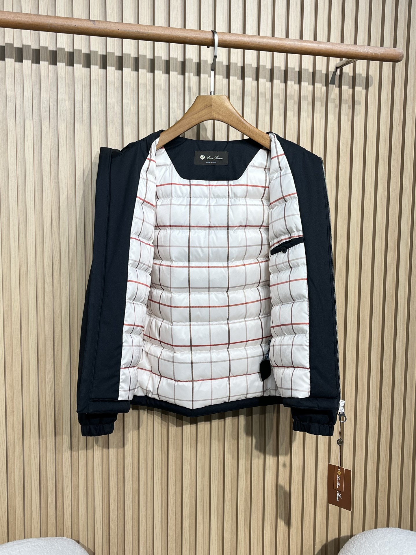 羽绒服 秋冬出品新款！lP🆕老钱风经典时尚男士连帽羽绒服，时髦奢华，今年最新流行的款式，方便轻盈保暖柔软