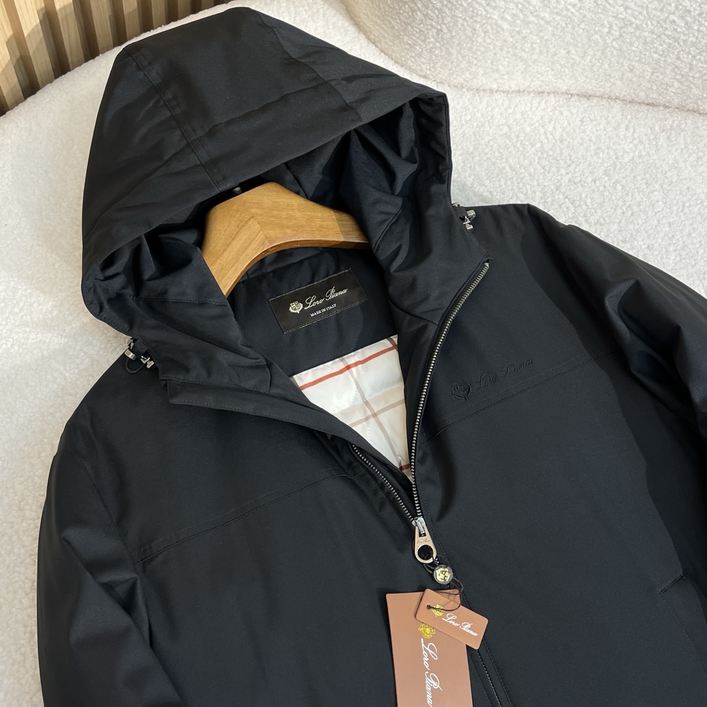 羽绒服 黑色细节