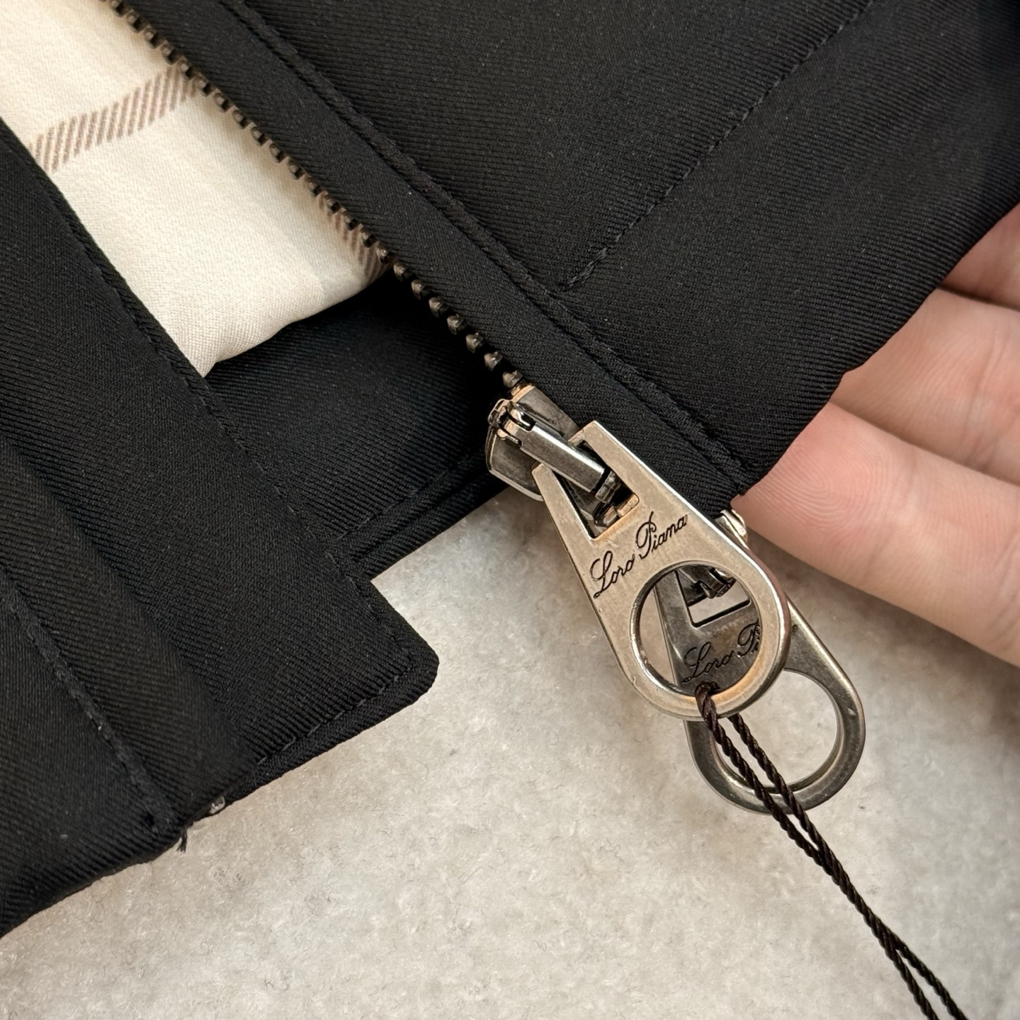 羽绒服 黑色细节