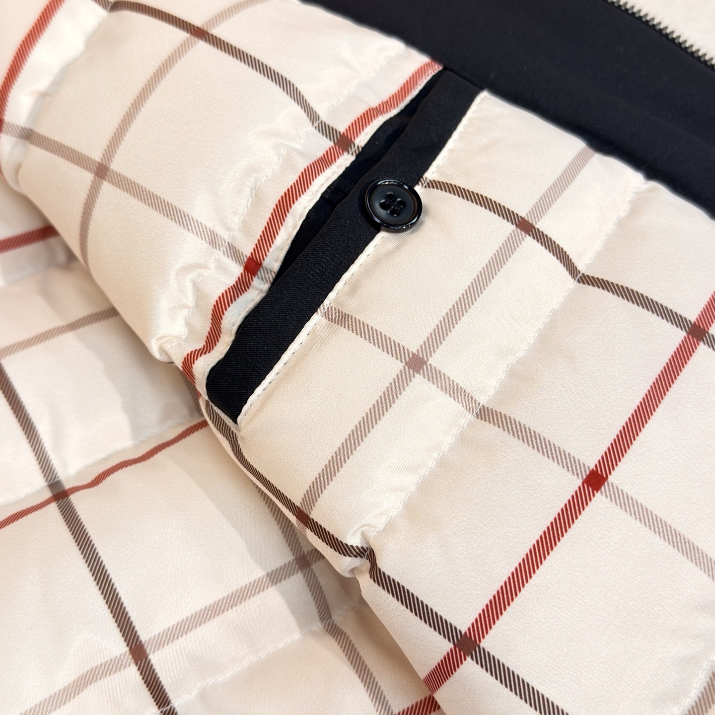 羽绒服 黑色细节