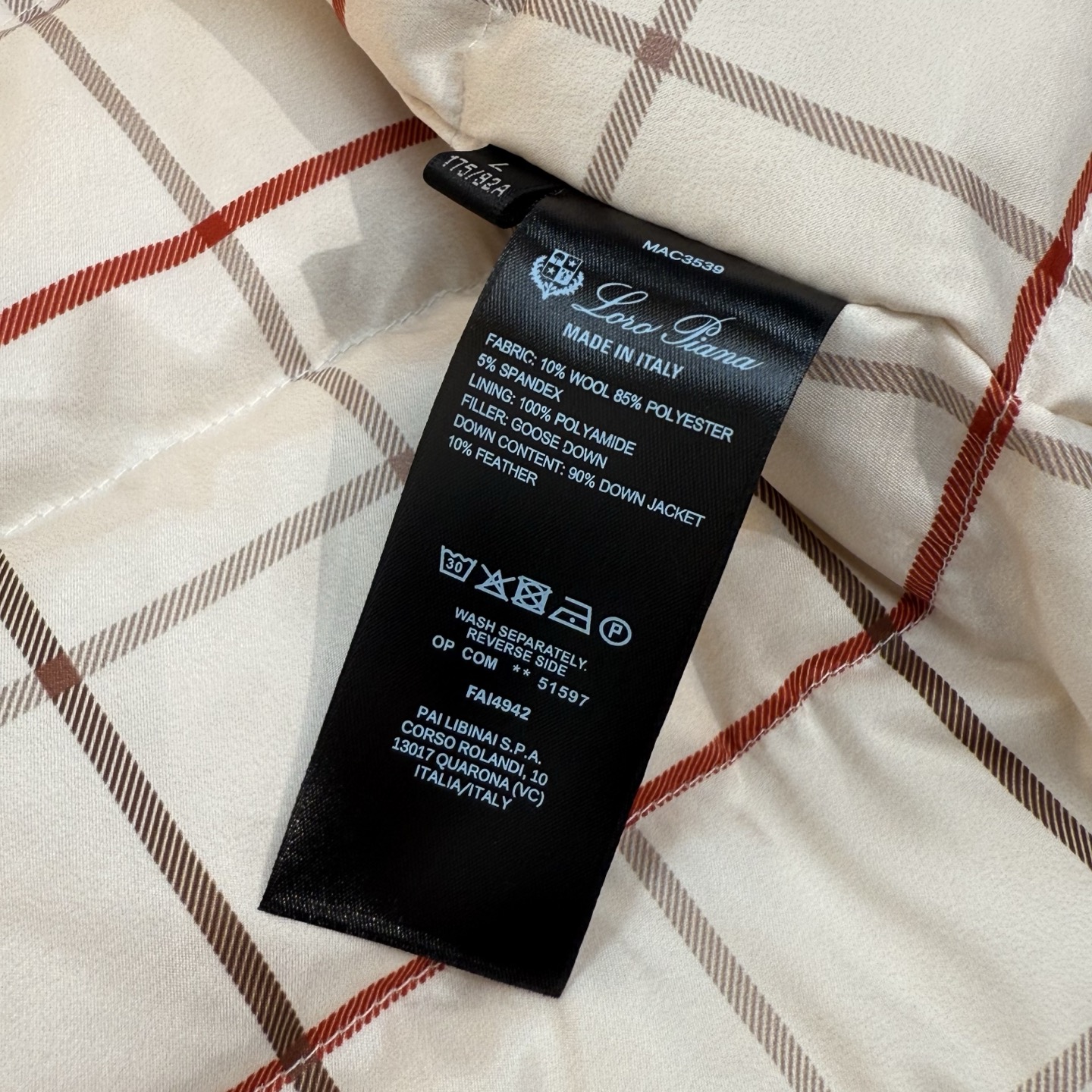 羽绒服 黑色细节