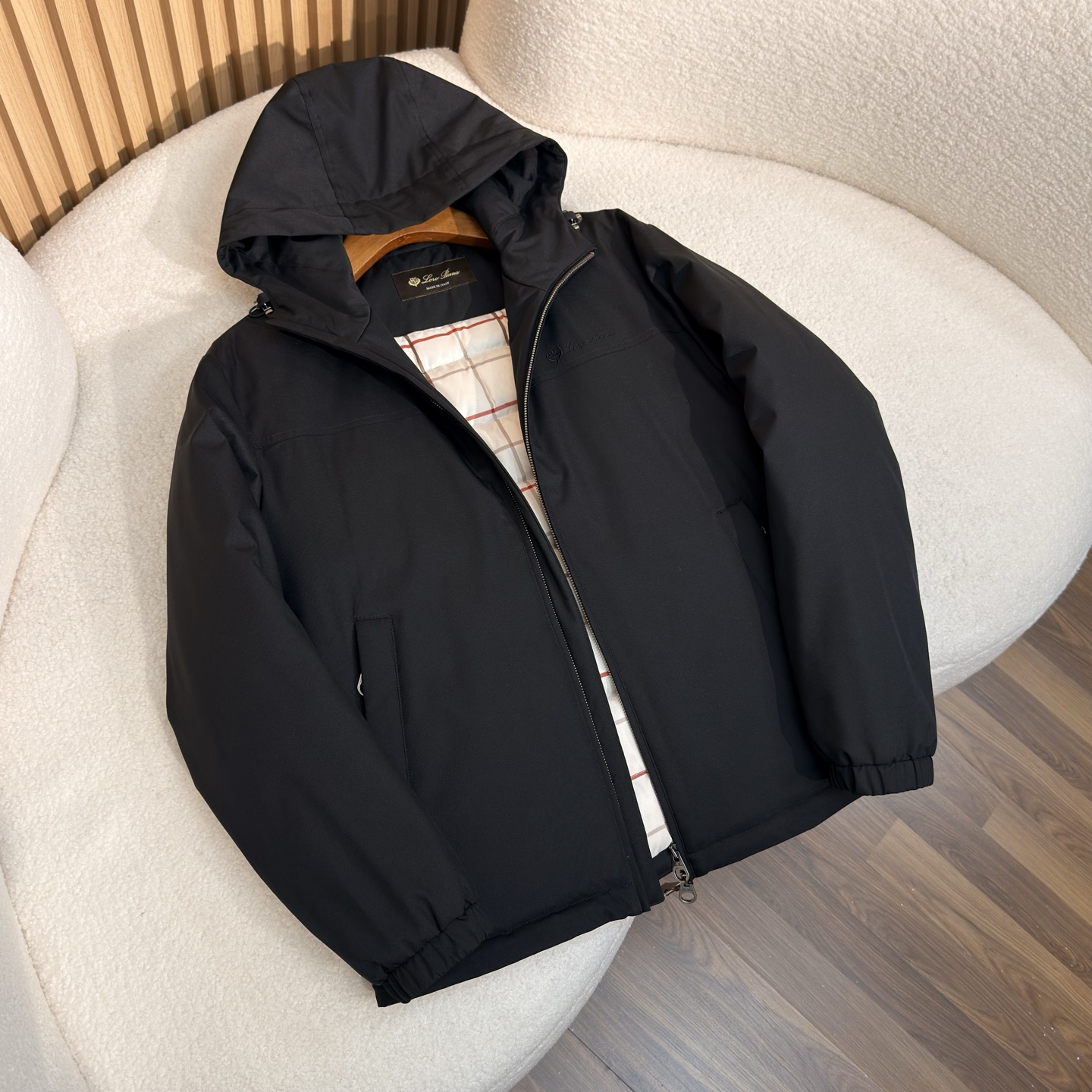 羽绒服 黑色细节