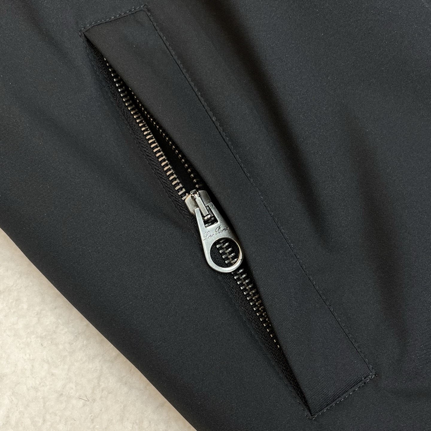 羽绒服 黑色细节