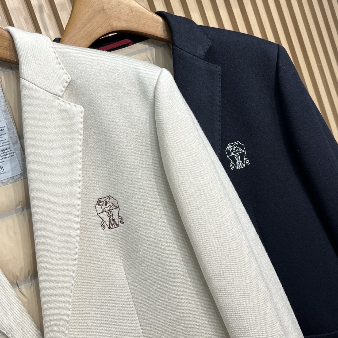 羽绒服 BC25FW秋冬新款进口羊毛混纺翻领羽绒服西服，男士刺绣标徽章商务休闲西装羽绒服外套！贸易公司渠