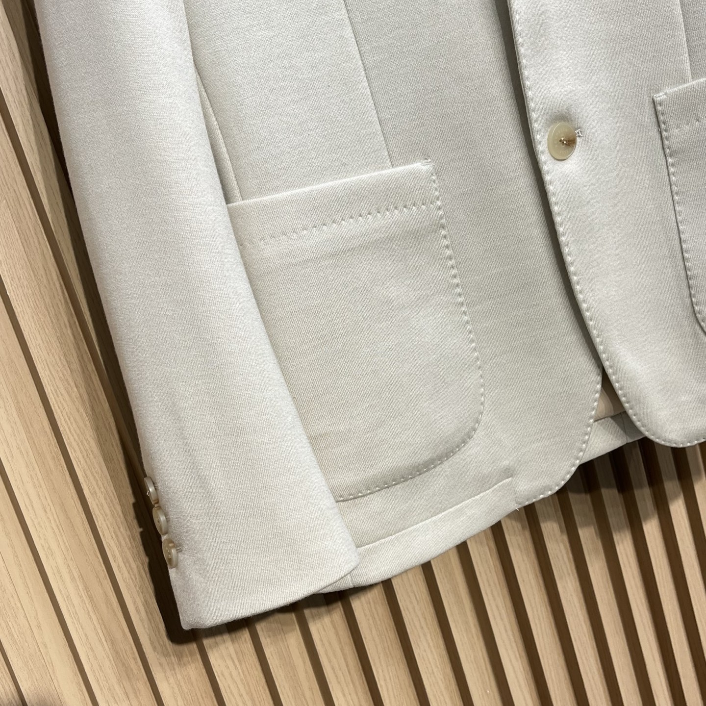 羽绒服 BC25FW秋冬新款进口羊毛混纺翻领羽绒服西服，男士刺绣标徽章商务休闲西装羽绒服外套！贸易公司渠