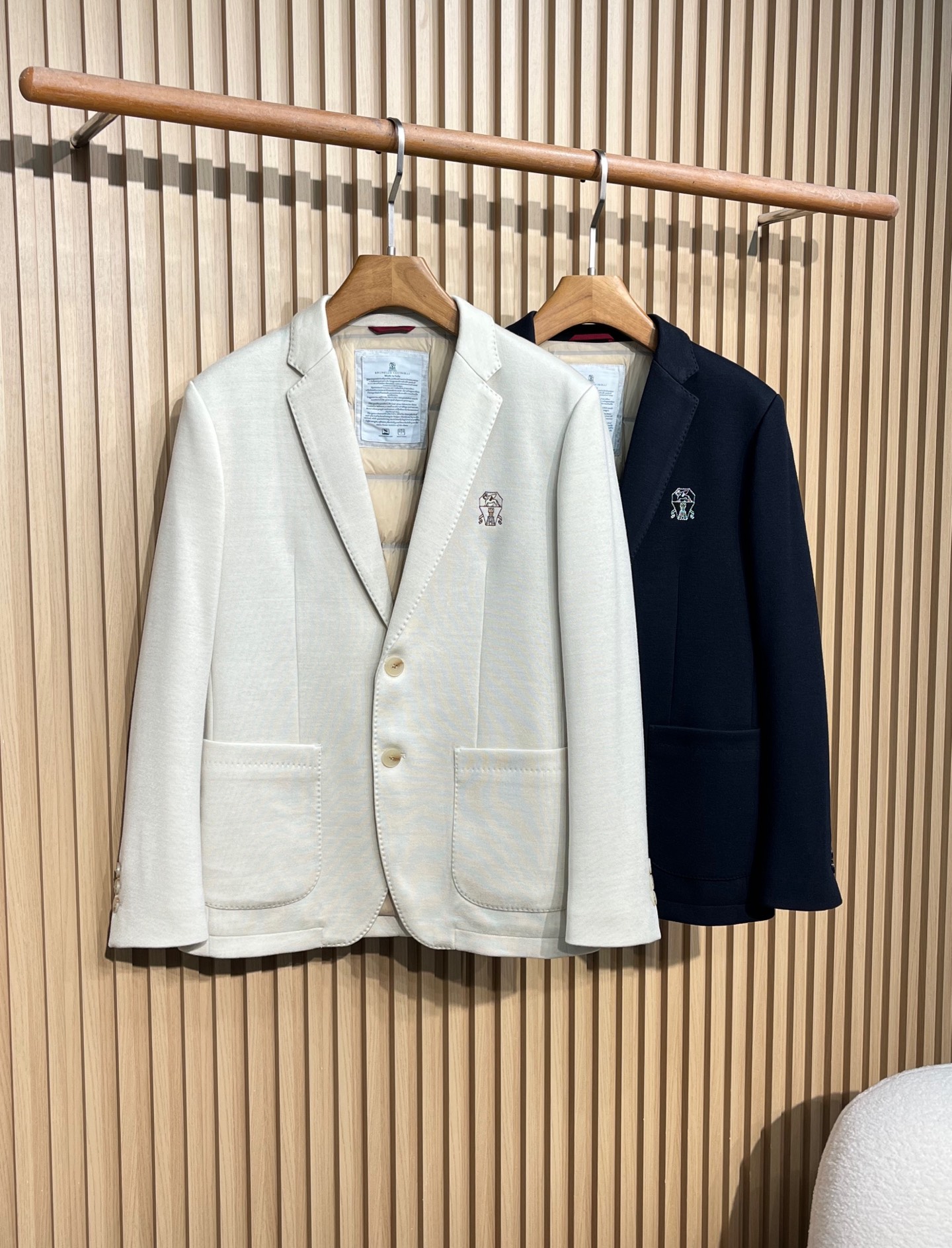 羽绒服 BC25FW秋冬新款进口羊毛混纺翻领羽绒服西服，男士刺绣标徽章商务休闲西装羽绒服外套！贸易公司渠