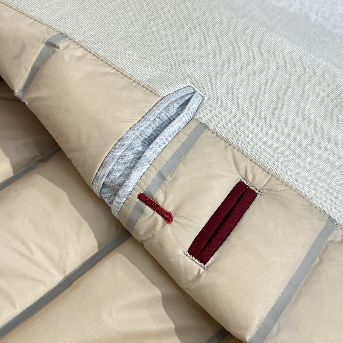 羽绒服 白色细节