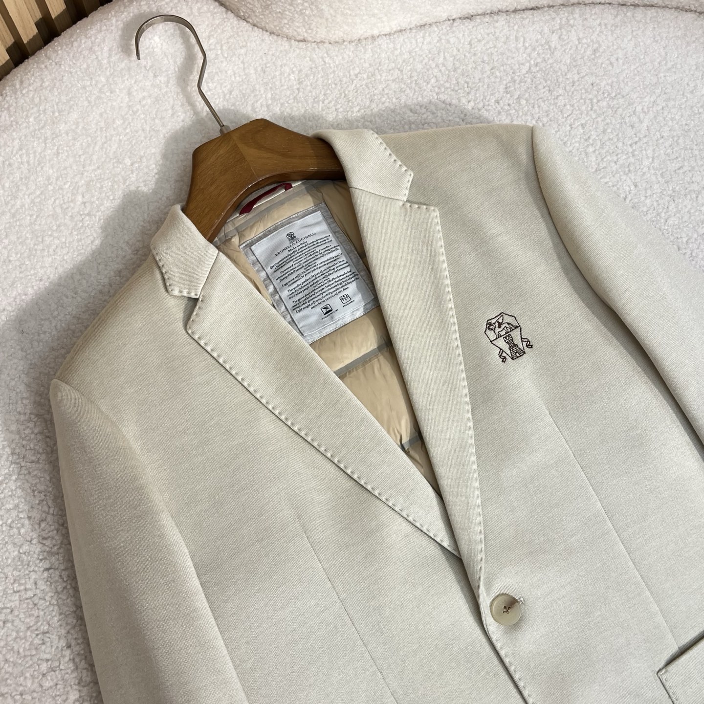 羽绒服 白色细节