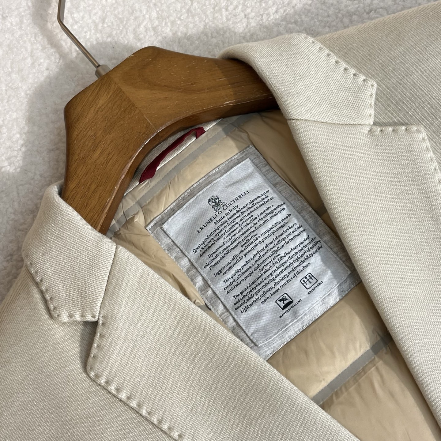 羽绒服 白色细节