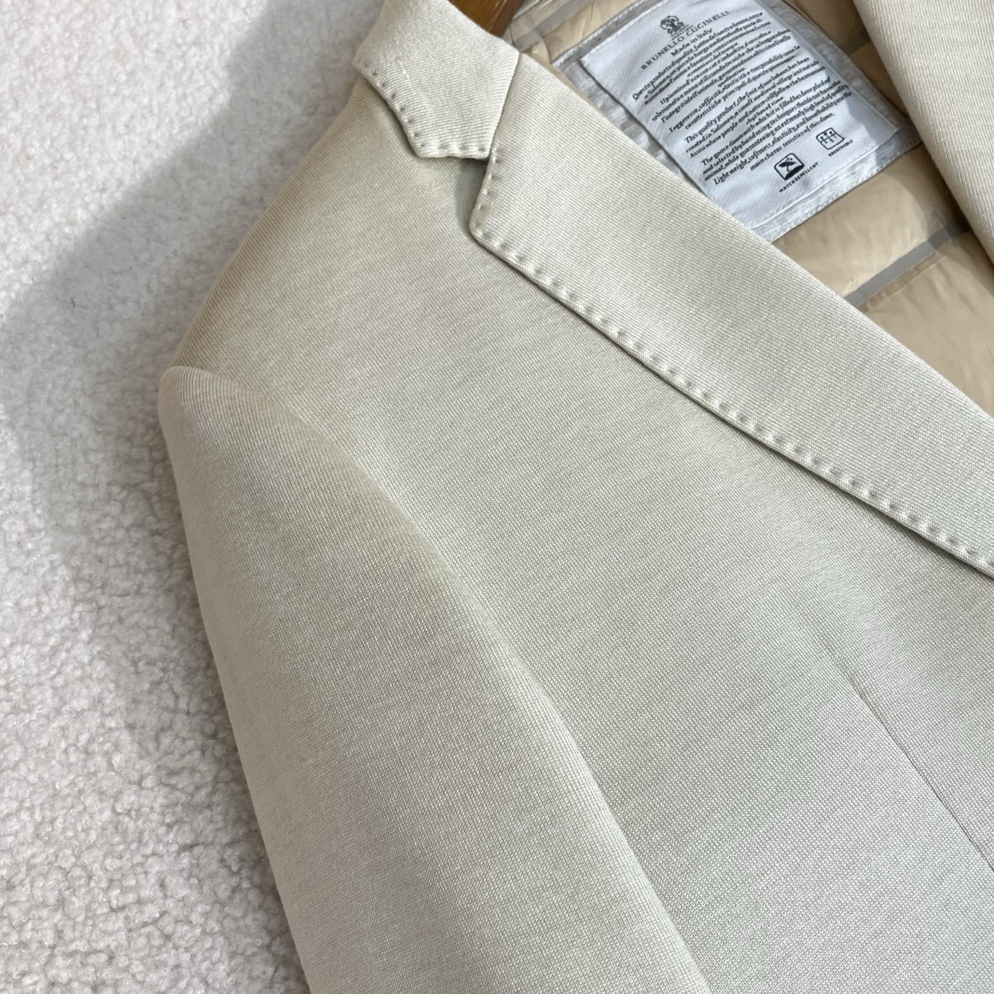 羽绒服 白色细节