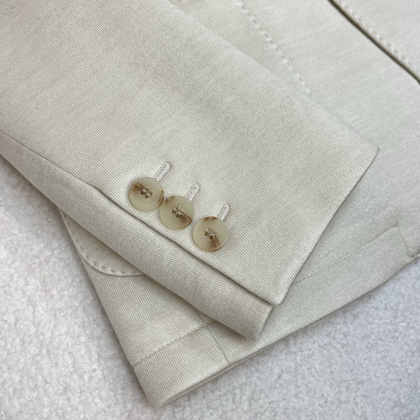 羽绒服 白色细节