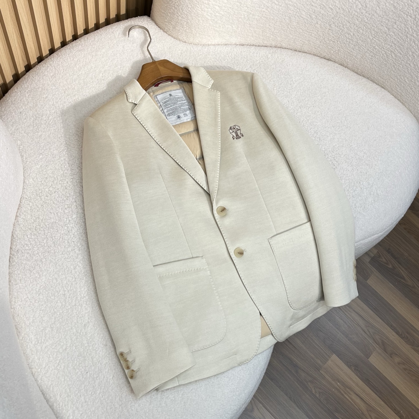 羽绒服 白色细节