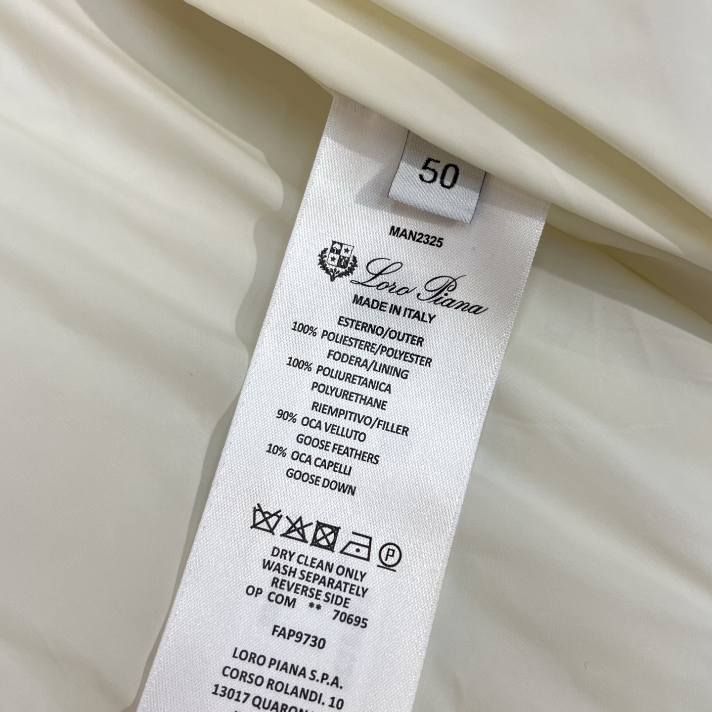 羽绒服 白色细节