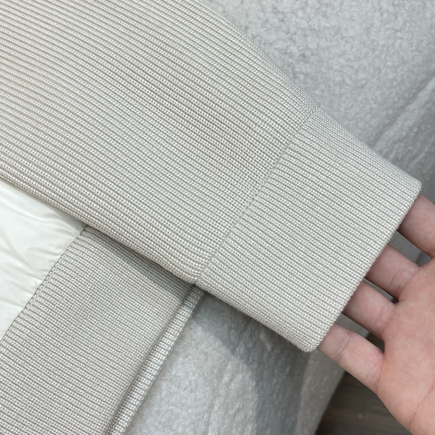 羽绒服 白色细节