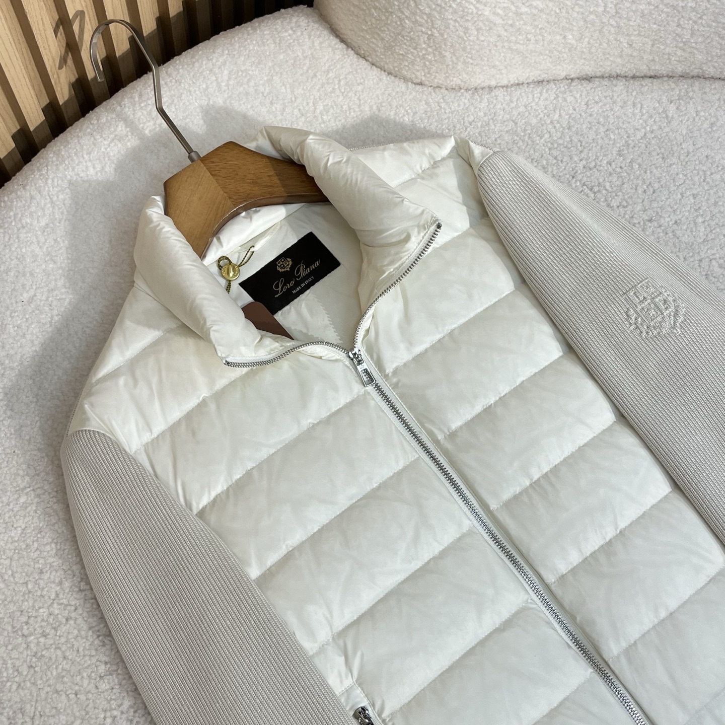 羽绒服 白色细节