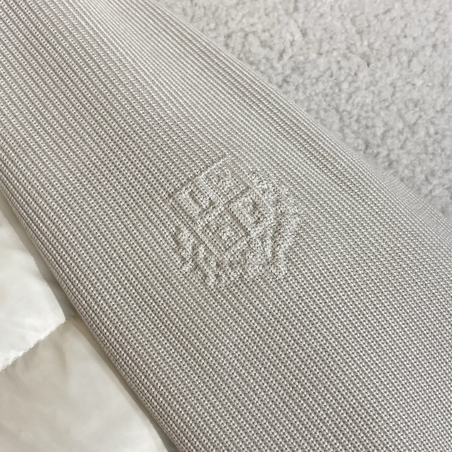 羽绒服 白色细节